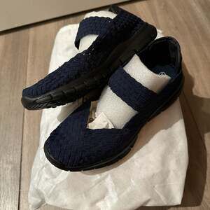 Bernie Mev Charm 2 Navy Woven Memory Foam Mary Jane Flats Sz 38 New In Box